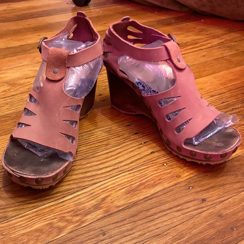 Fly London mauve suede sandals - wood soles